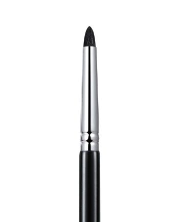 Small Smudge Brush for Precise Eye Brightening and Under Eye Highlighting ()